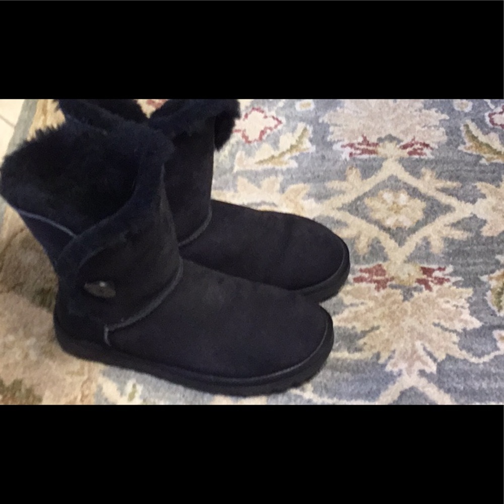 UGG Australia Button Short Black Shearling Boots Women’s Size 9